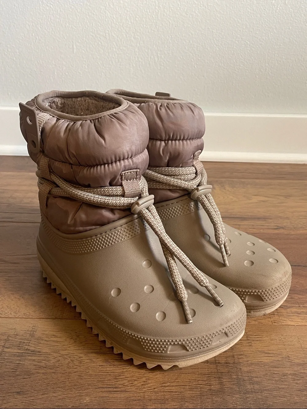 Crocs Classic Neo Puff Luxe Boots Size 8